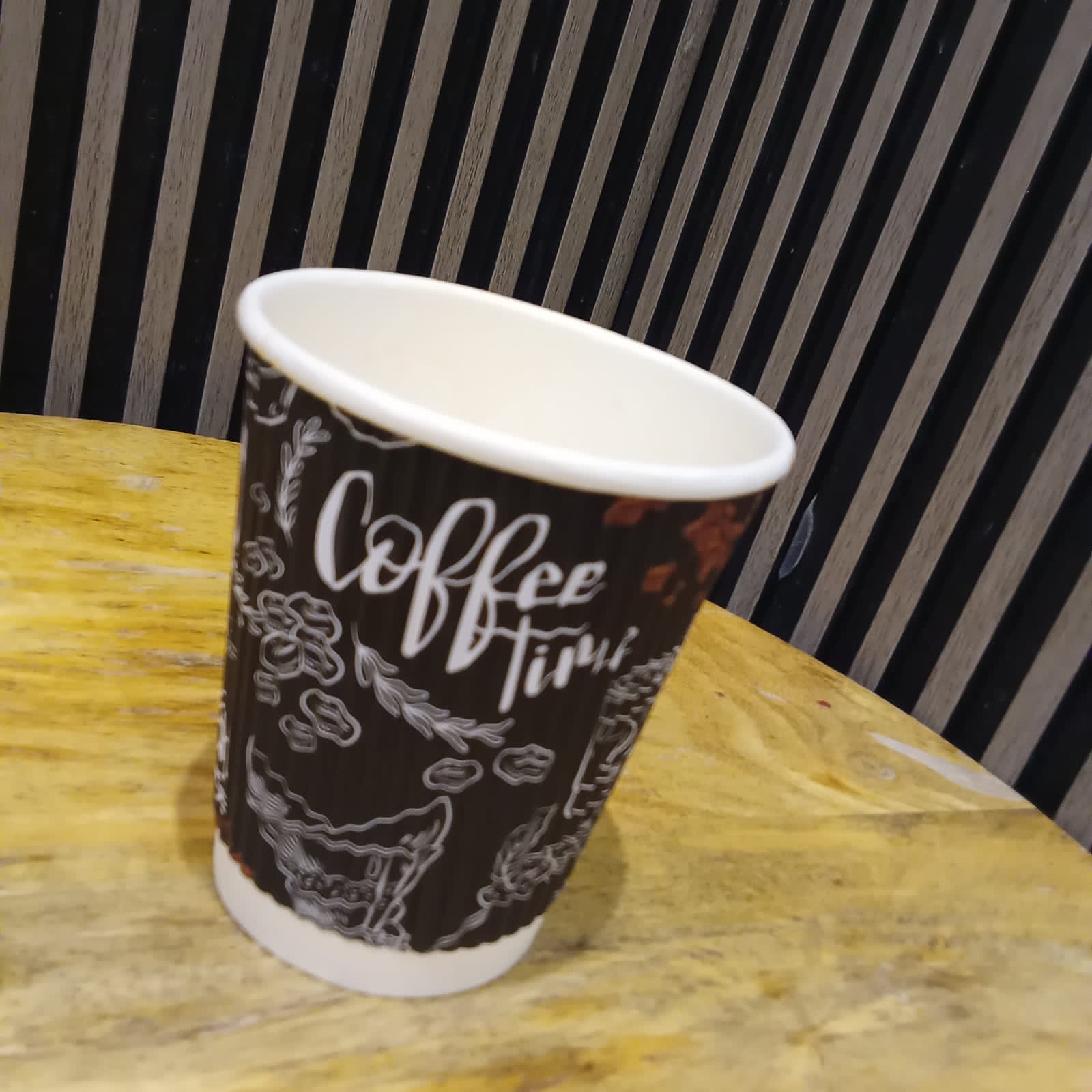 Pack of 1 (25 Count) 8oz Paper Coffee Cups,3 Layers Disposable Coffee Cups, Black Hot Beverage Cups with Ripple Wall Design, Hot Beverage Cups Suitable for Birthday,Party and any occasions - Image 5