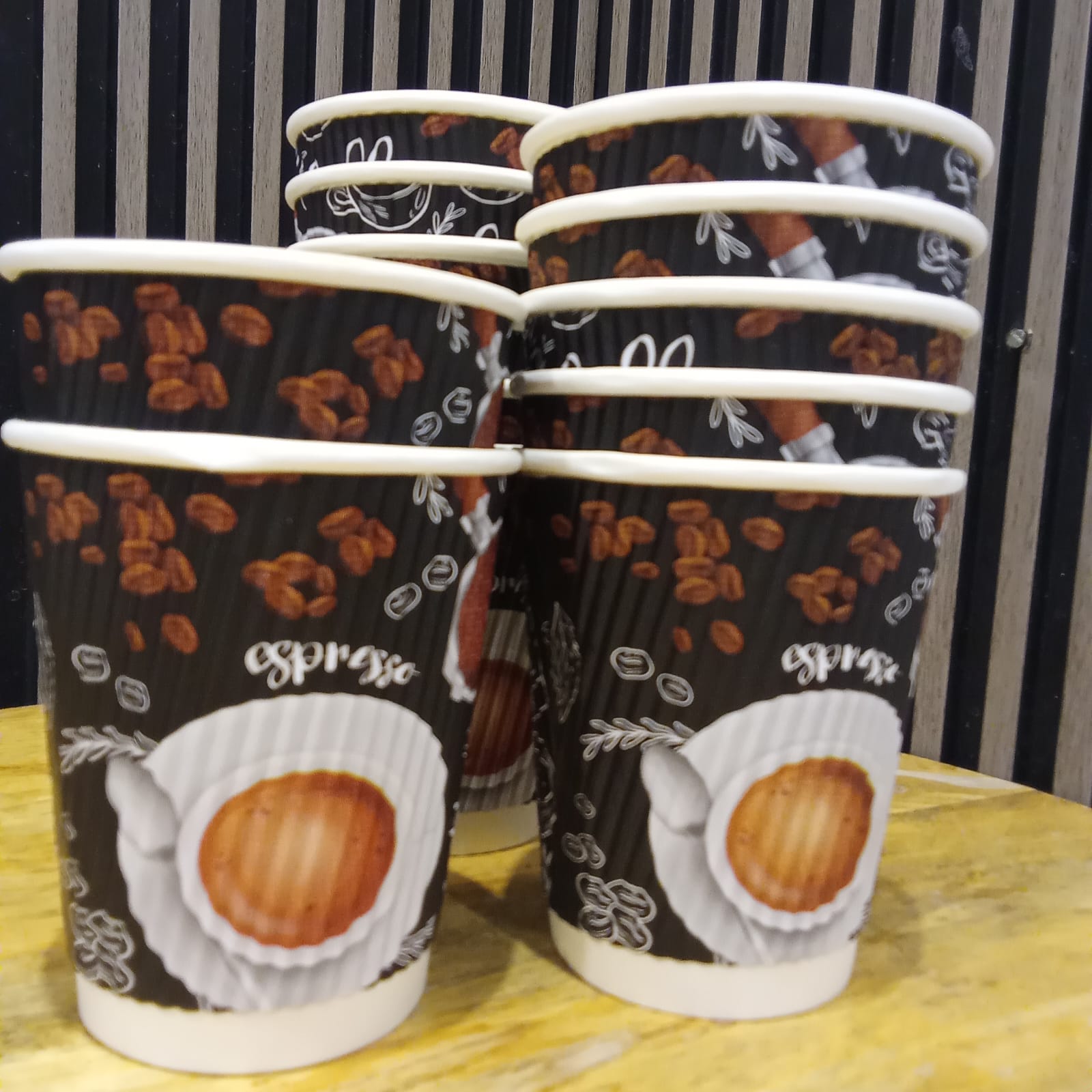 Pack of 1 (25 Count) 8oz Paper Coffee Cups,3 Layers Disposable Coffee Cups, Black Hot Beverage Cups with Ripple Wall Design, Hot Beverage Cups Suitable for Birthday,Party and any occasions - Image 4